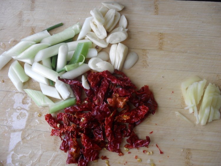 豆芽豆豉烧鸡肉步骤2