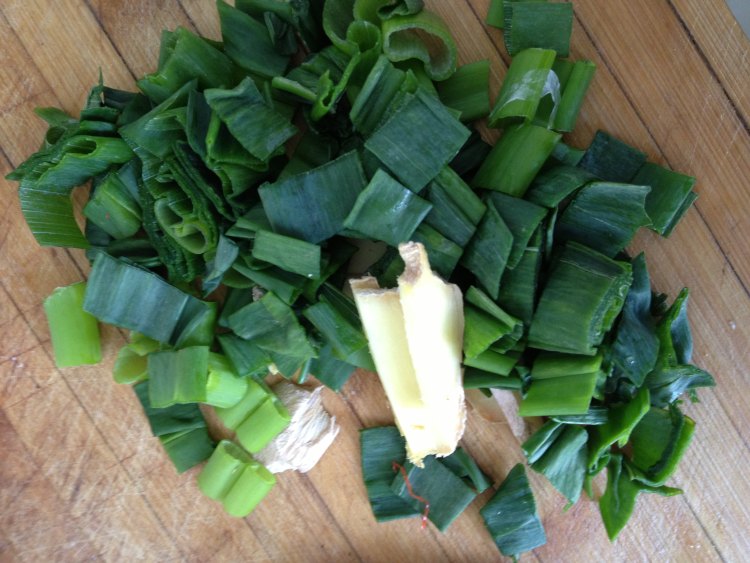 鸡腿五花肉炖豆片土豆步骤3