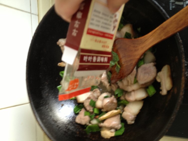 鸡腿五花肉炖豆片土豆步骤7