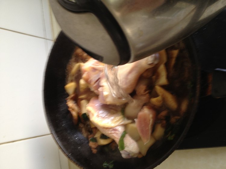 鸡腿五花肉炖豆片土豆步骤12