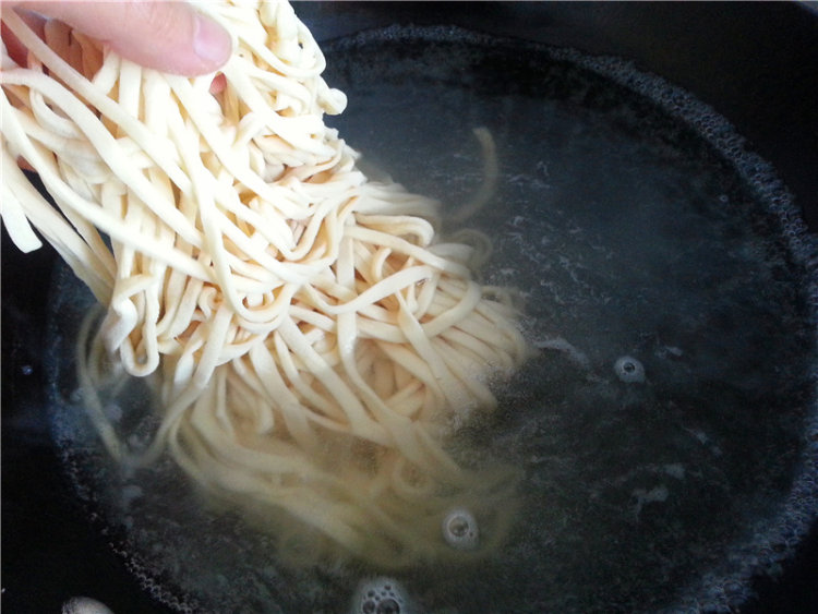 鸡丁香菇手擀面步骤18