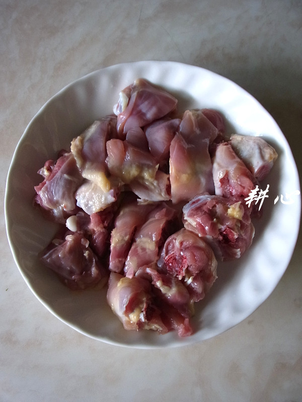 石螺黄豆炖鸡汤步骤2