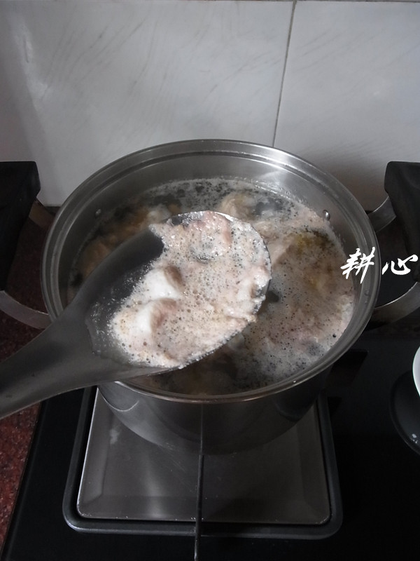 石螺黄豆炖鸡汤步骤8