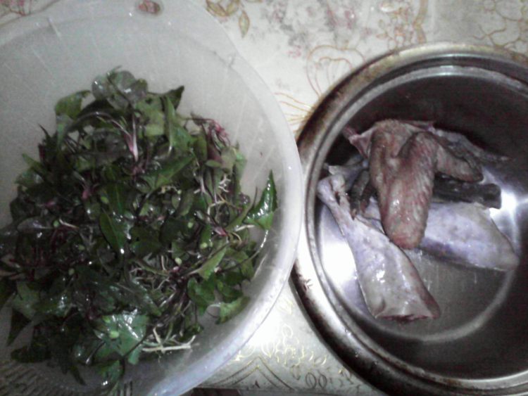华佗草炖鸡步骤1