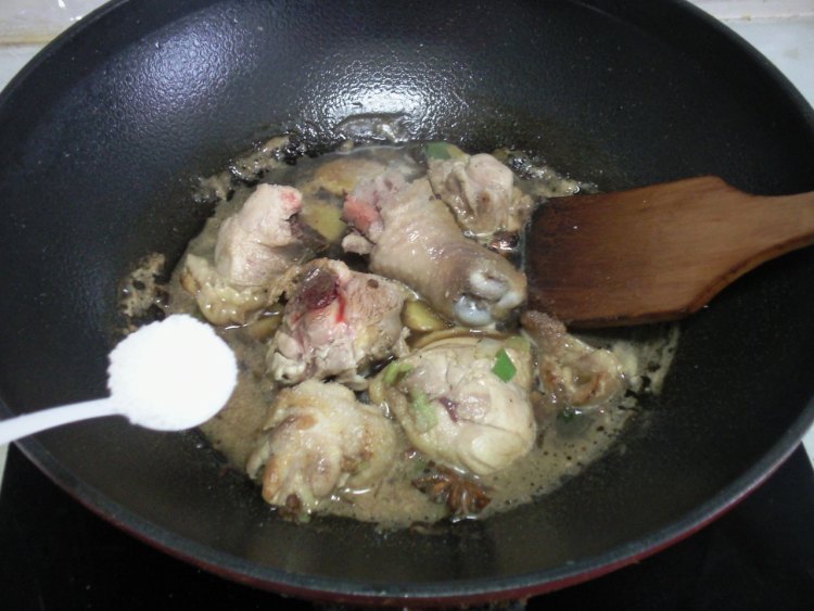 香菇木耳炖鸡腿步骤11