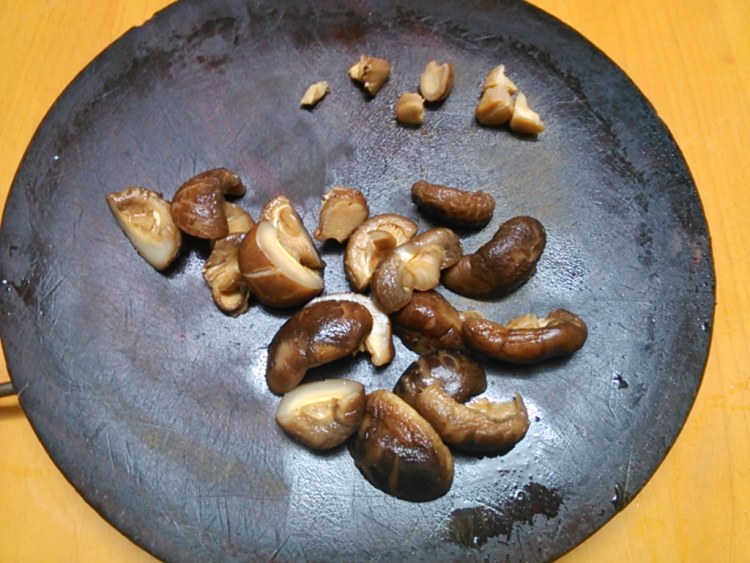 香菇木耳鸡腿步骤6