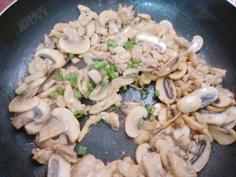 口蘑炒鸡腿肉步骤15