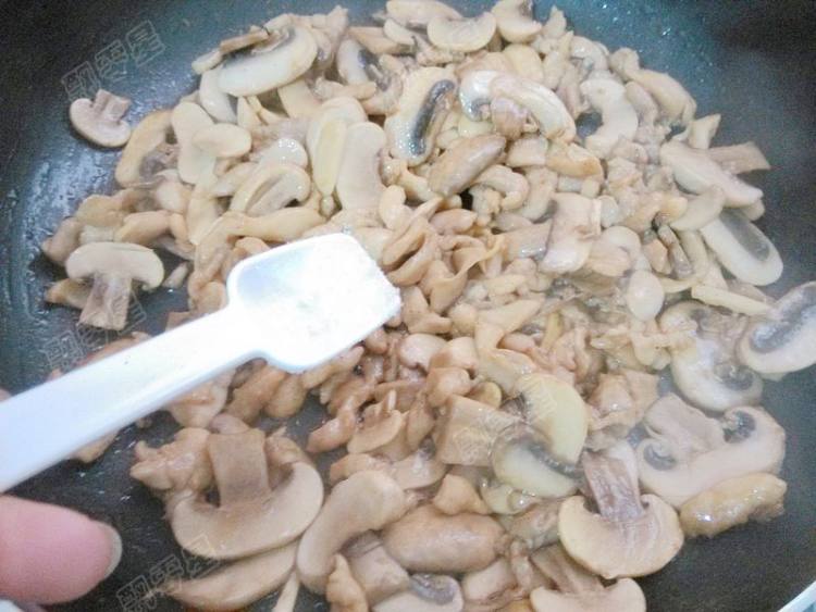 口蘑炒鸡腿肉步骤14