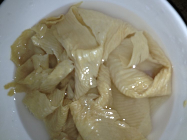 豆皮烧鸡腿土豆步骤2