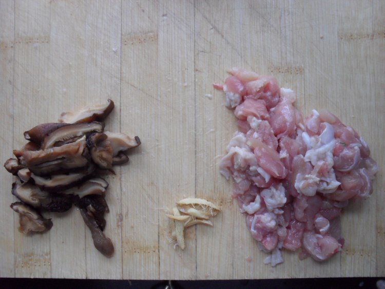 鸡腿肉香菇炒饭步骤1
