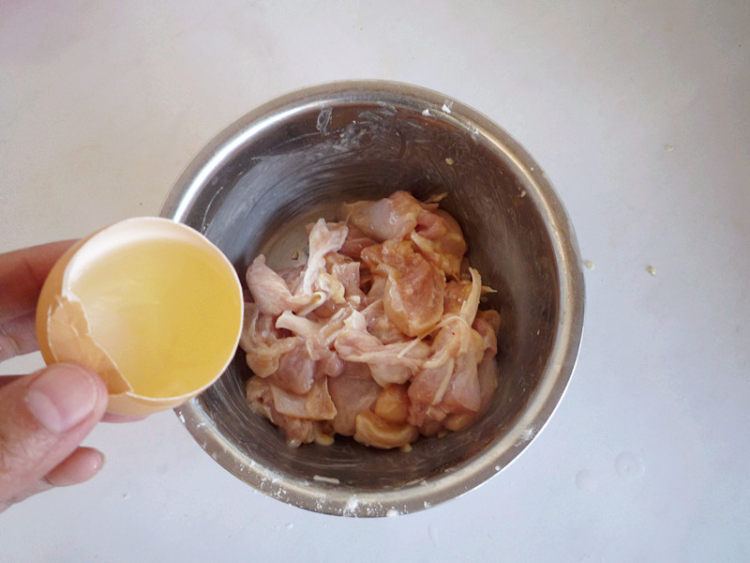 菠萝鸡块步骤4