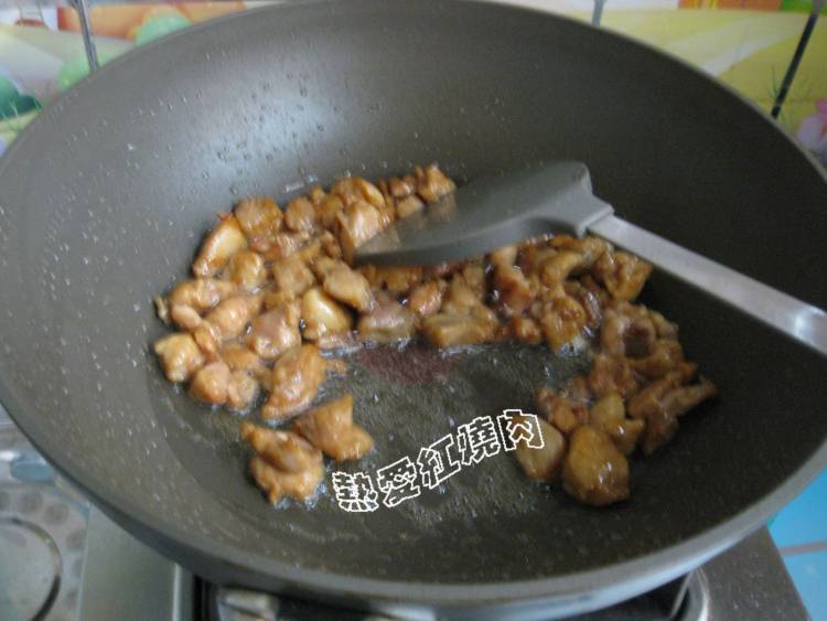 鱼香菠萝鸡丁步骤5