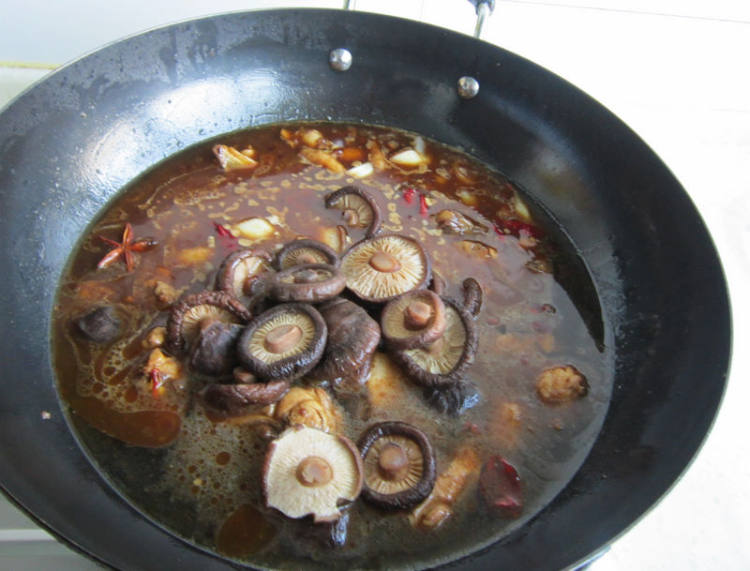 香菇粉条鸡腿煲步骤9