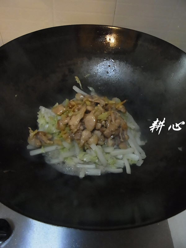 大白菜丝炒鸡腿肉步骤10
