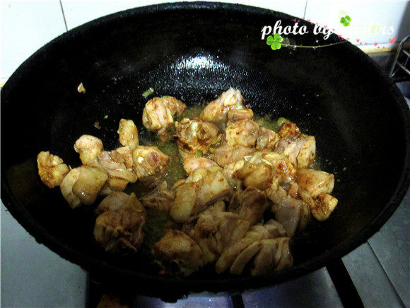 鸡腿洋葱煲饭步骤8