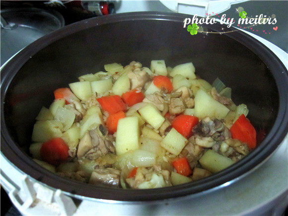 鸡腿洋葱煲饭步骤17