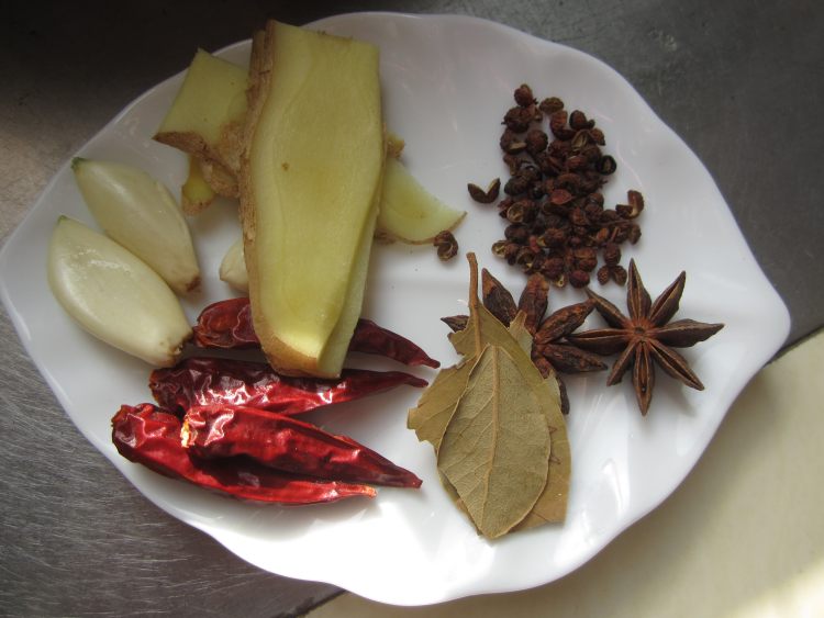 板栗烧鸡块步骤2