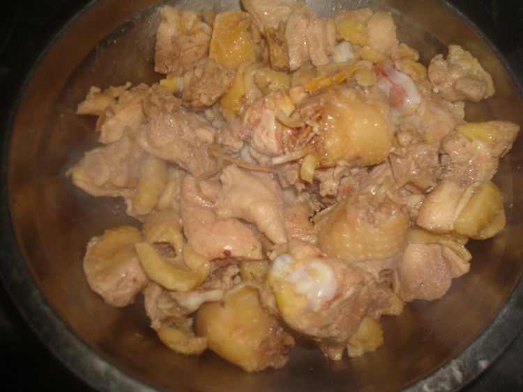 茶树菇炖鸡块步骤4