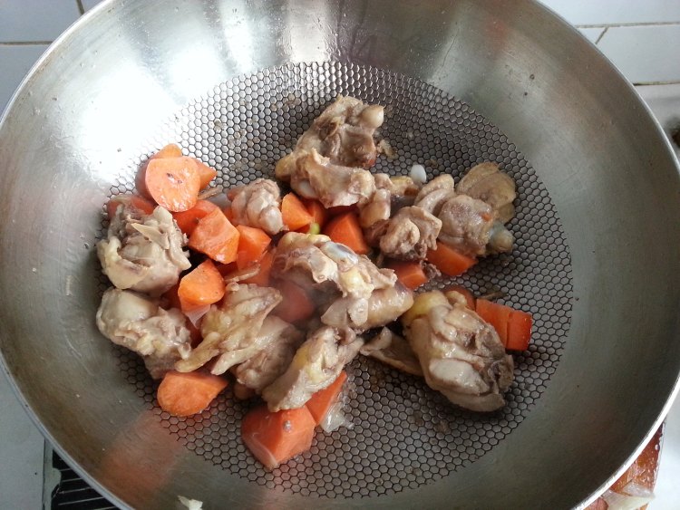 红蘑炖鸡肉步骤8
