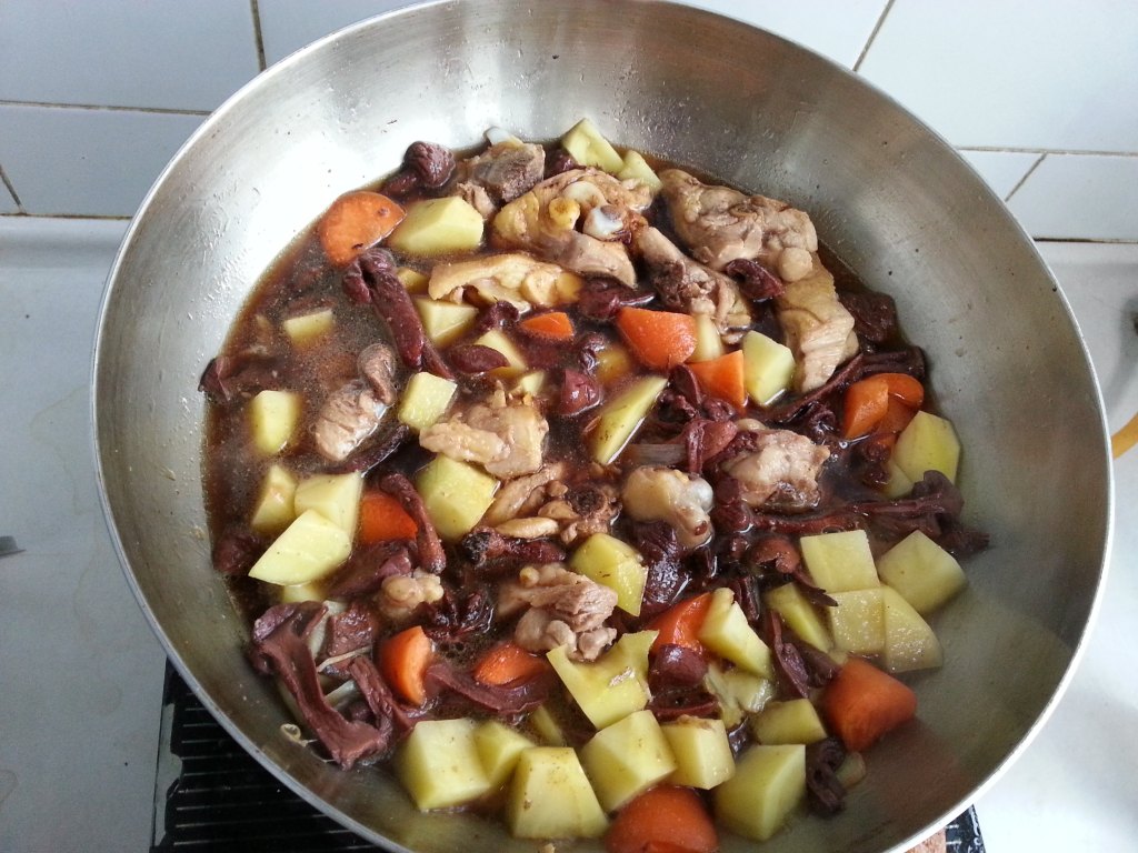 红蘑炖鸡肉步骤11