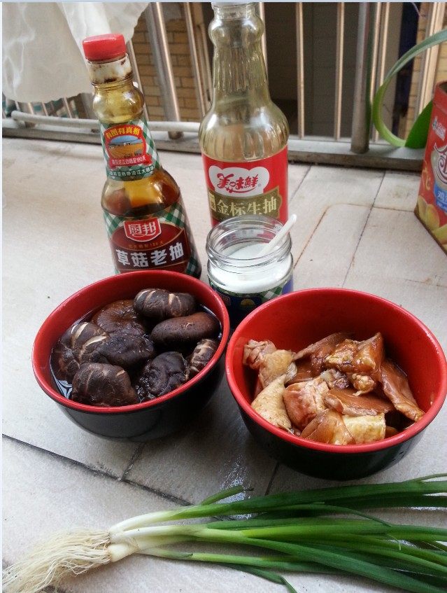 香菇鸡腿肉步骤1