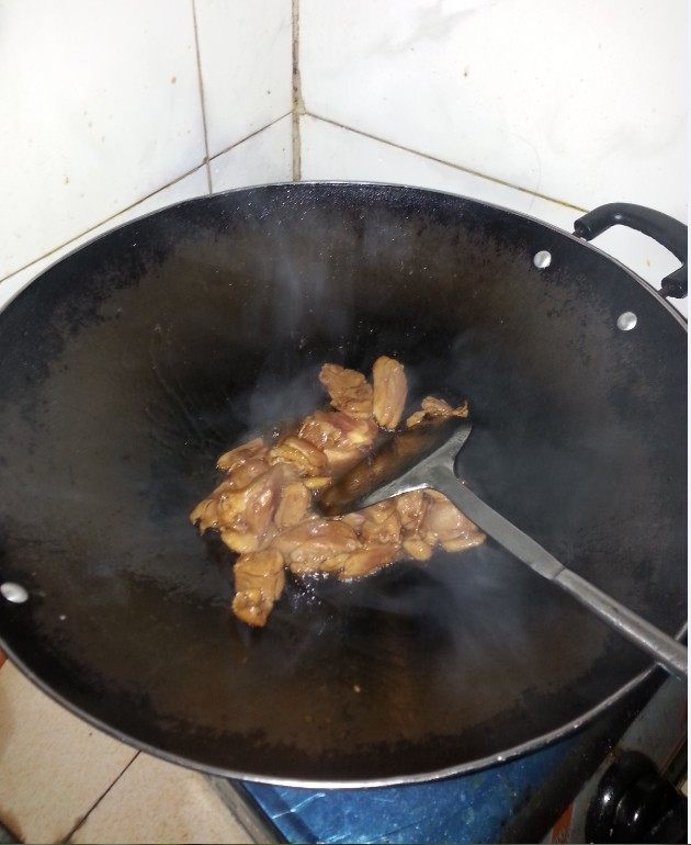 香菇鸡腿肉步骤3