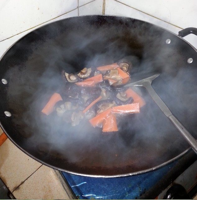 香菇鸡腿肉步骤6