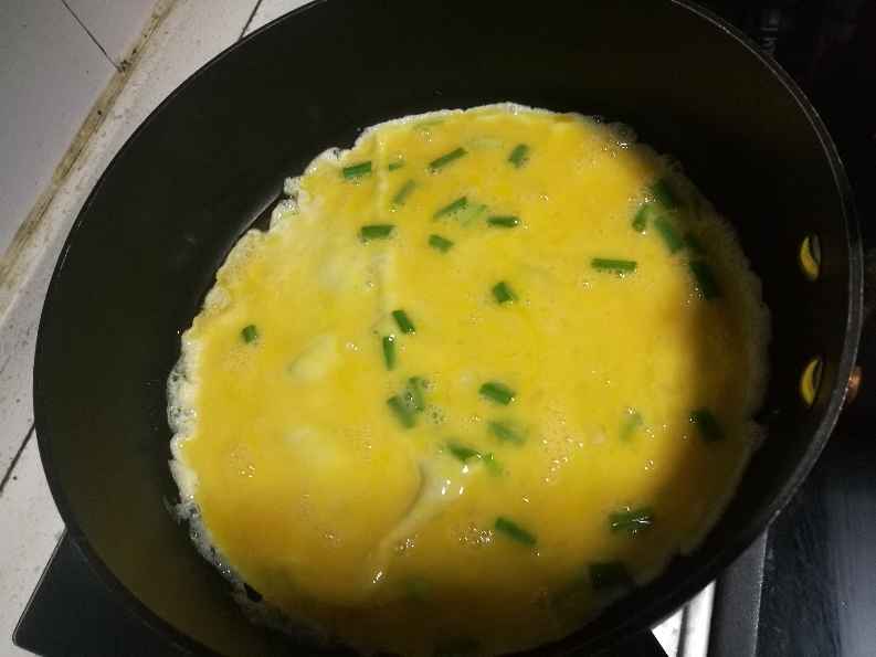 腊肠鸡蛋炒饭步骤3