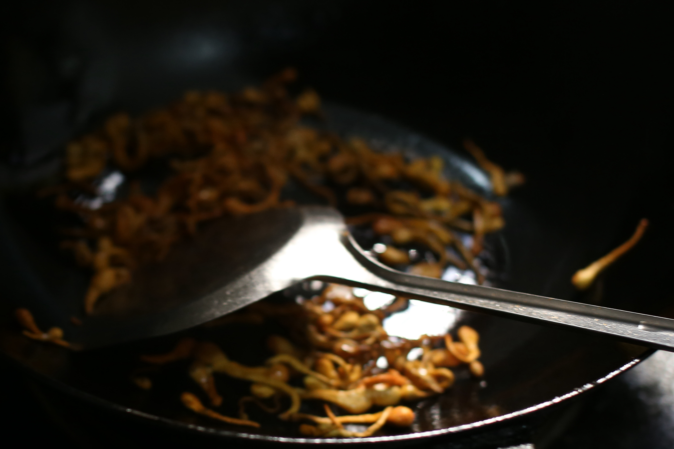 虫草花炒蛋步骤5