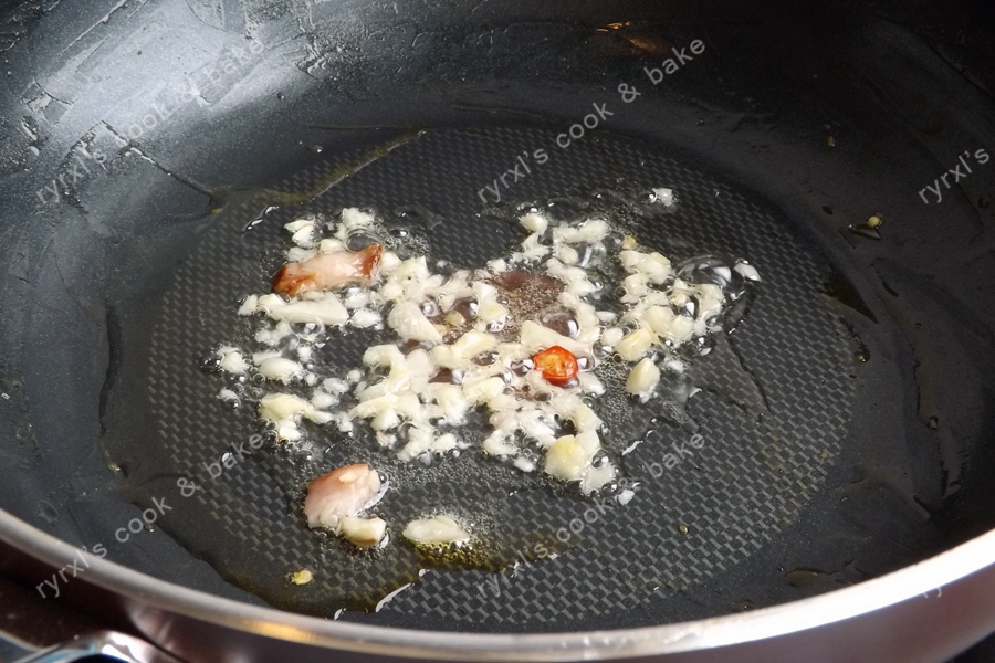 培根鸡蛋炒秋葵步骤3