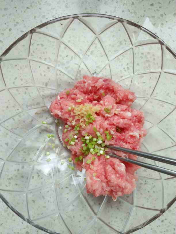 千张熏肉卷步骤2