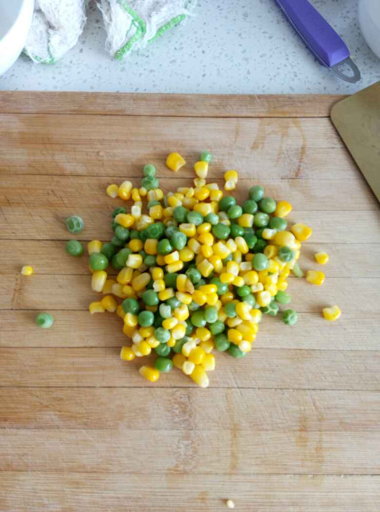 豌豆玉米饼步骤2