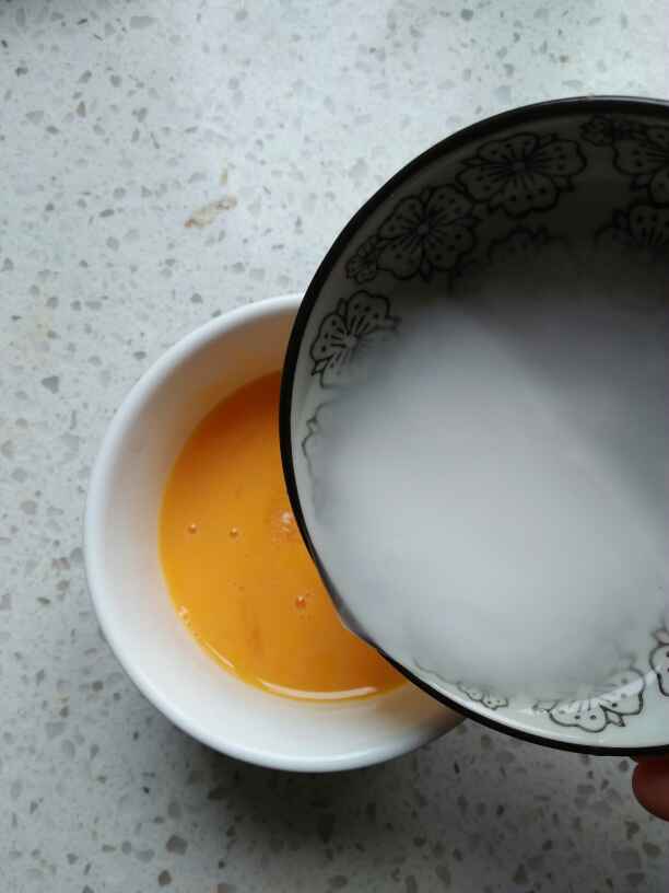 鸡蛋豆腐卷步骤3