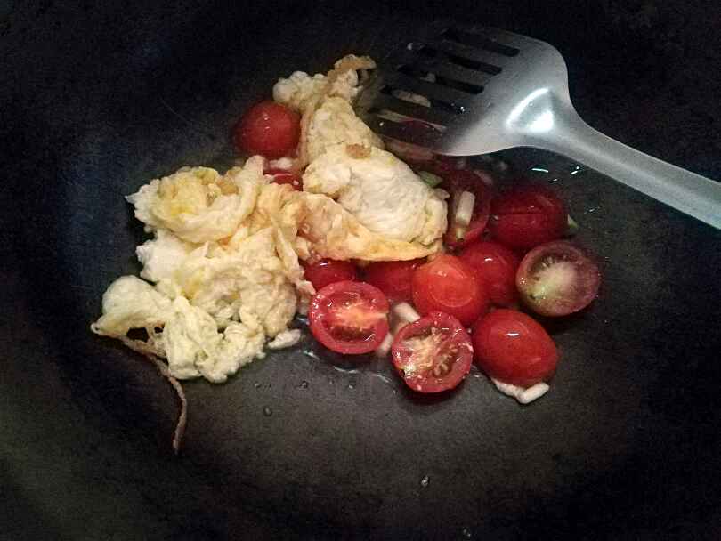小柿子鸡蛋面片汤步骤7