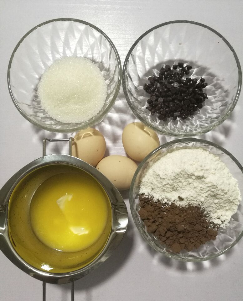 巧克力豆甜甜圈蛋糕步骤1