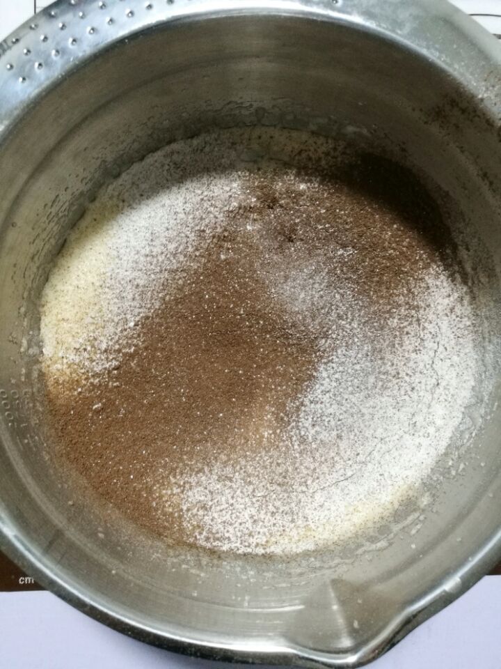 巧克力豆甜甜圈蛋糕步骤6