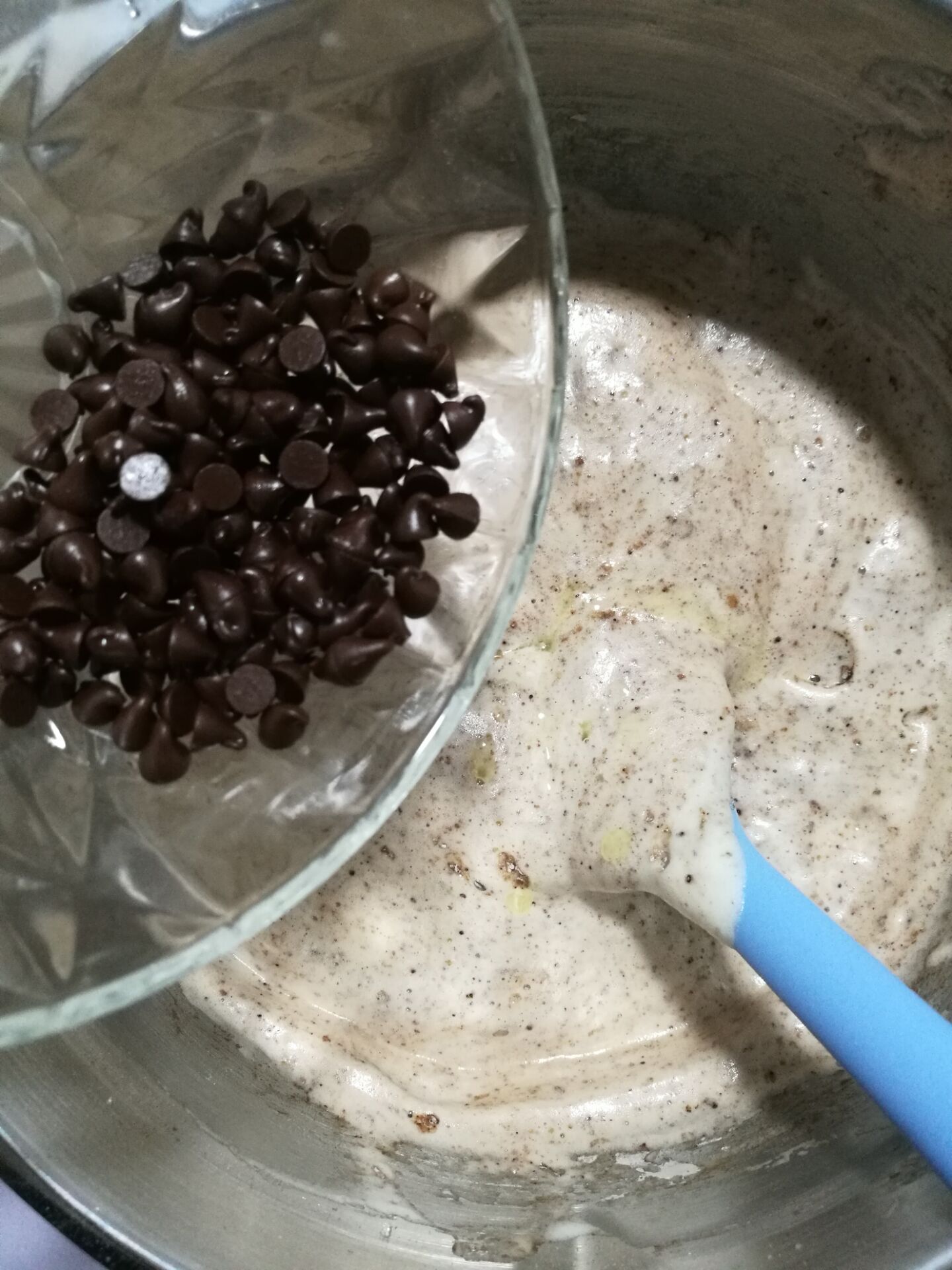 巧克力豆甜甜圈蛋糕步骤9