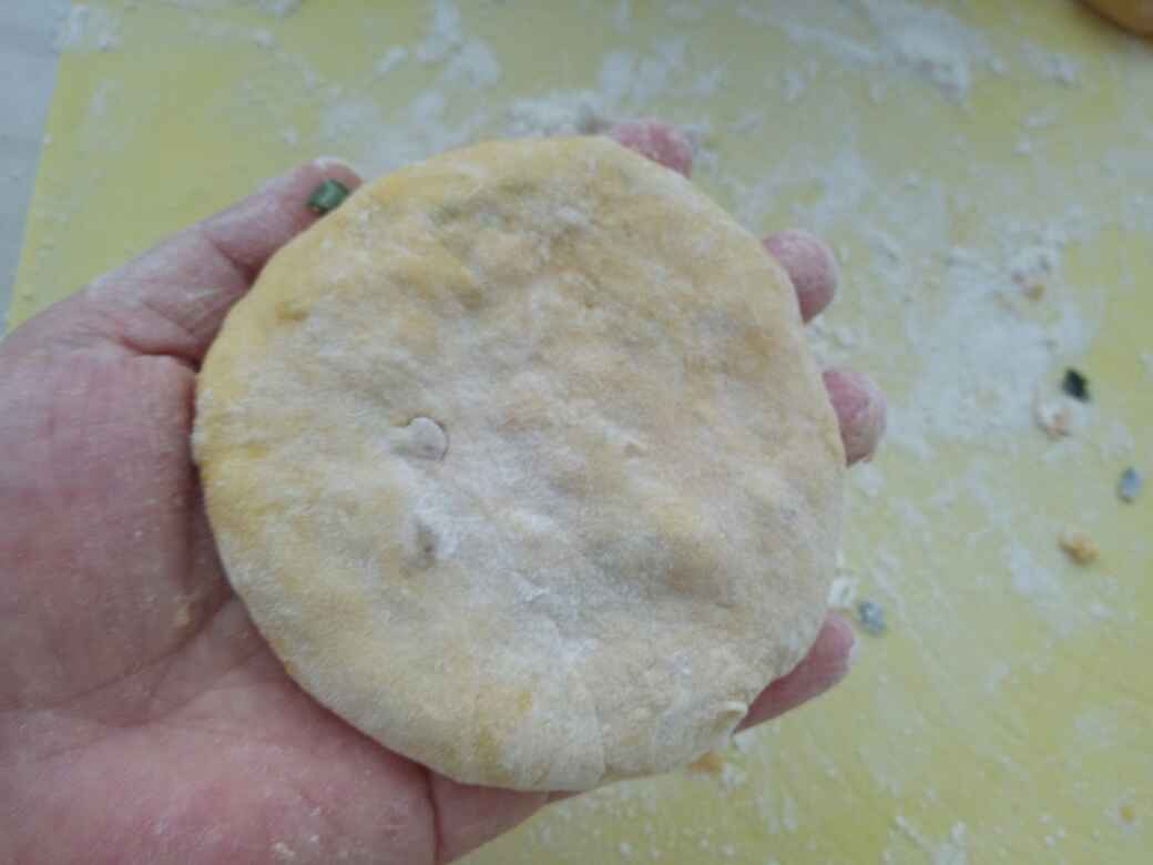 韭菜鸡蛋南瓜饼步骤9