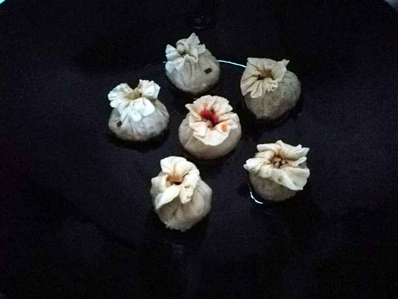 煎蛋抱烧卖步骤3