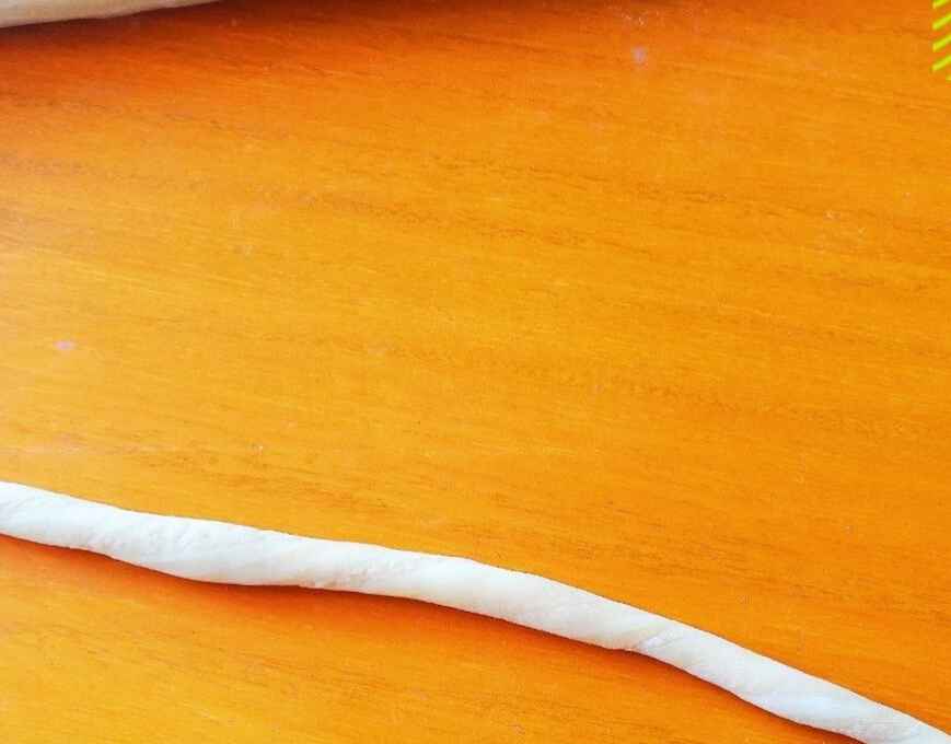 酥脆小麻花步骤2