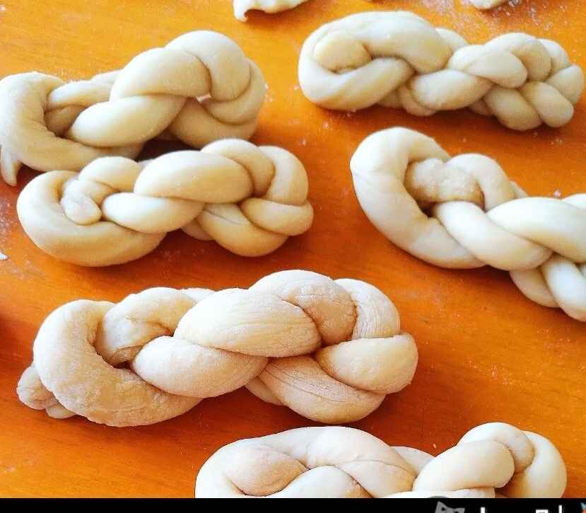 酥脆小麻花步骤3