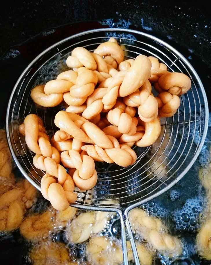 酥脆小麻花步骤6