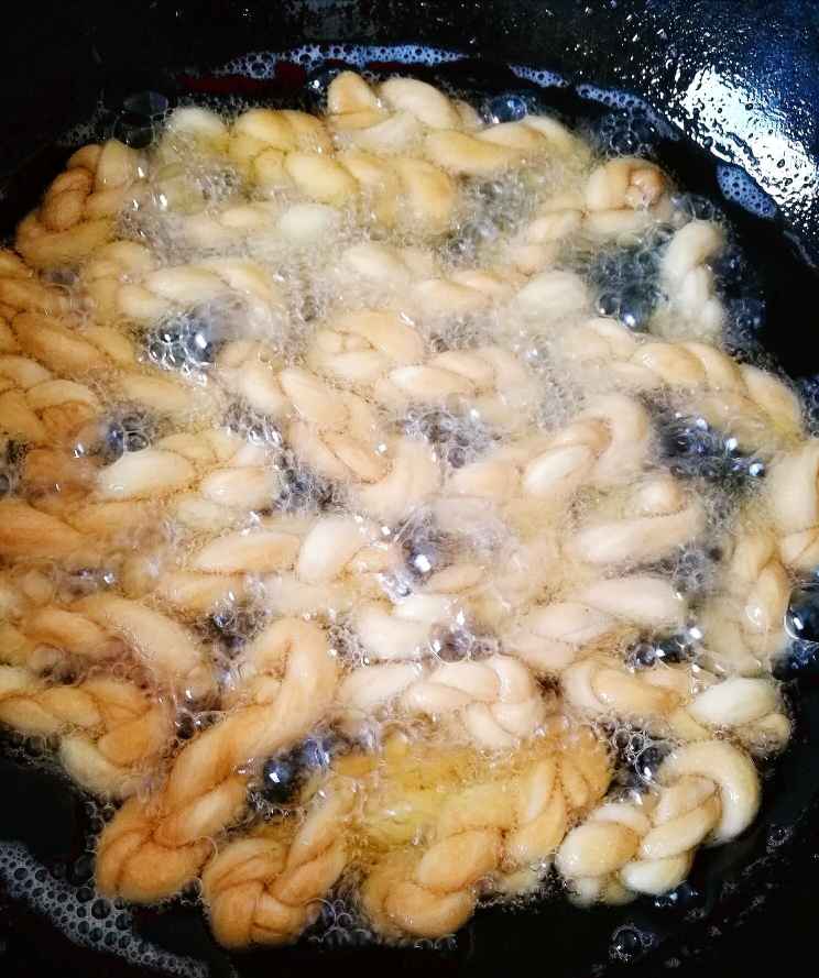 酥脆小麻花步骤5