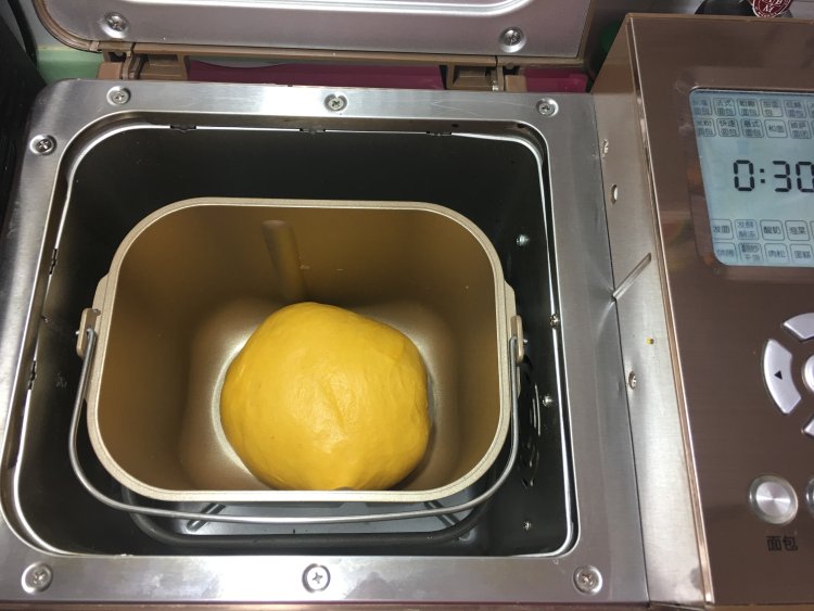 面包机版胡萝卜吐司步骤6