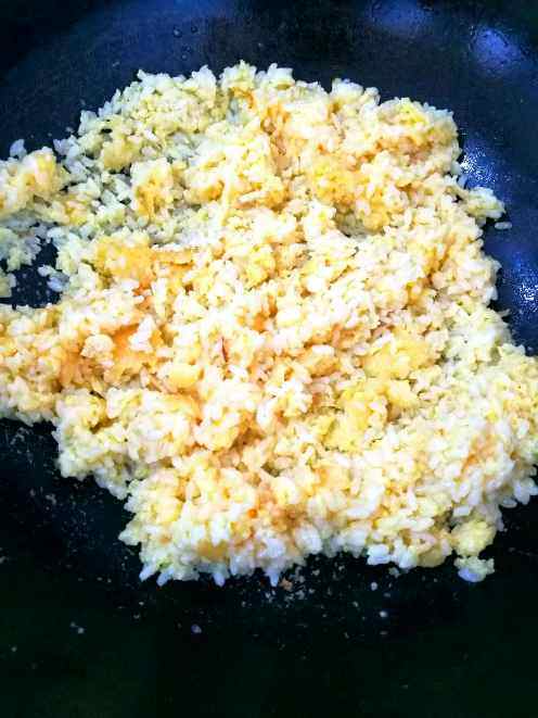 韭菜鸡蛋炒饭步骤5
