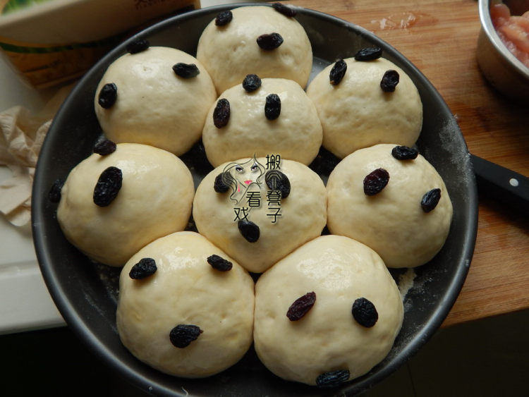 葡萄干小餐包步骤15