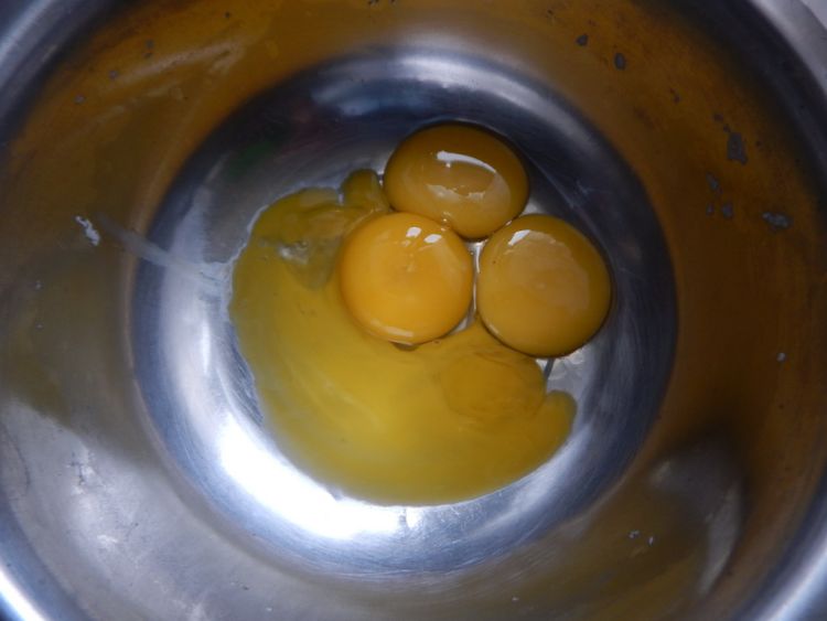 焦糖棉花糖蛋糕步骤1