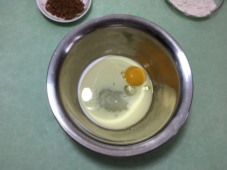 8寸可可味戚风蛋糕步骤2