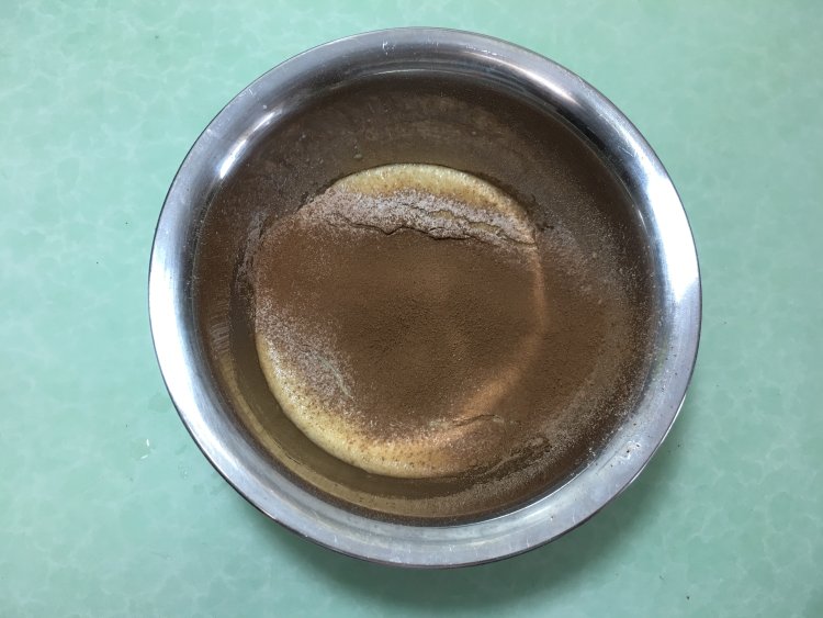 8寸可可味戚风蛋糕步骤4