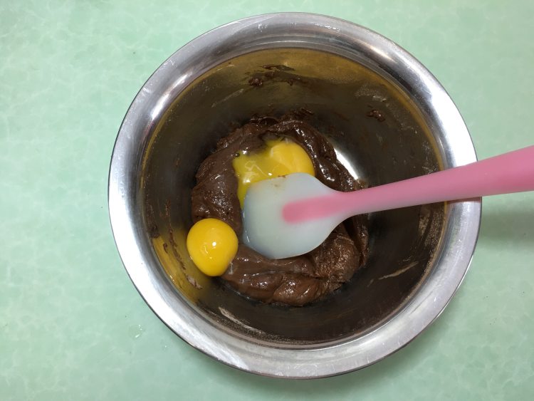 8寸可可味戚风蛋糕步骤6